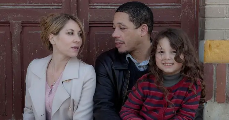 JoeyStarr et Mathilde Seignier dans le film de Noël : Max