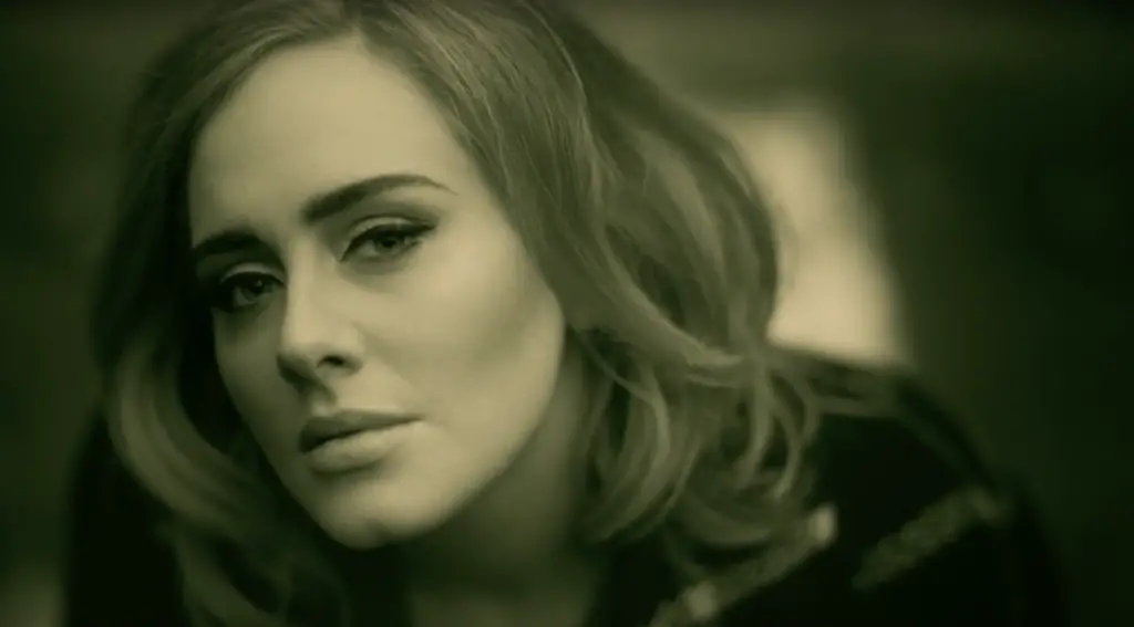 Adele revient avec Hello dans un superbe clip de Xavier Dolan
