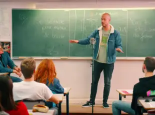 VIDEO : Le Youtubeur Carlito et sa première fois où une fille lui a mis des doigts dans le cul