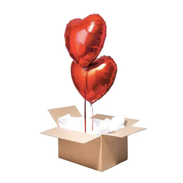 ballons en forme de coeur dans un carton