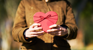 Idées cadeau pour femme de 60 ans qui a tout - Les Bridgets