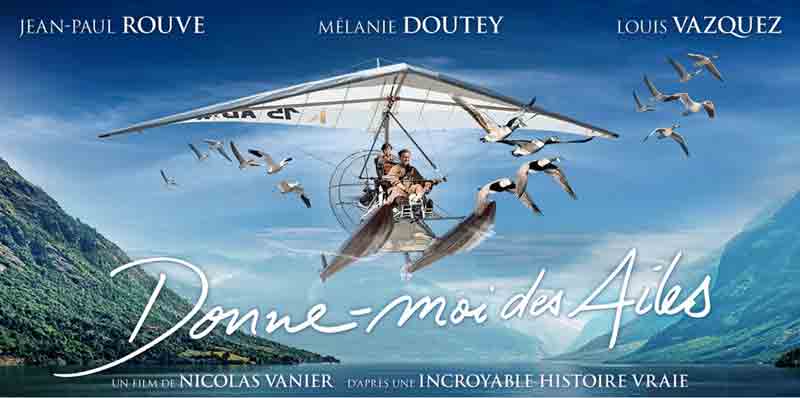 affiche du film Donne moi des ailes avec le parapente au format paysage