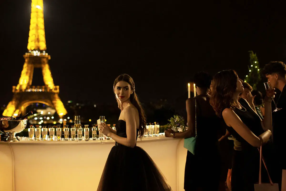 Emily in paris tour eiffel